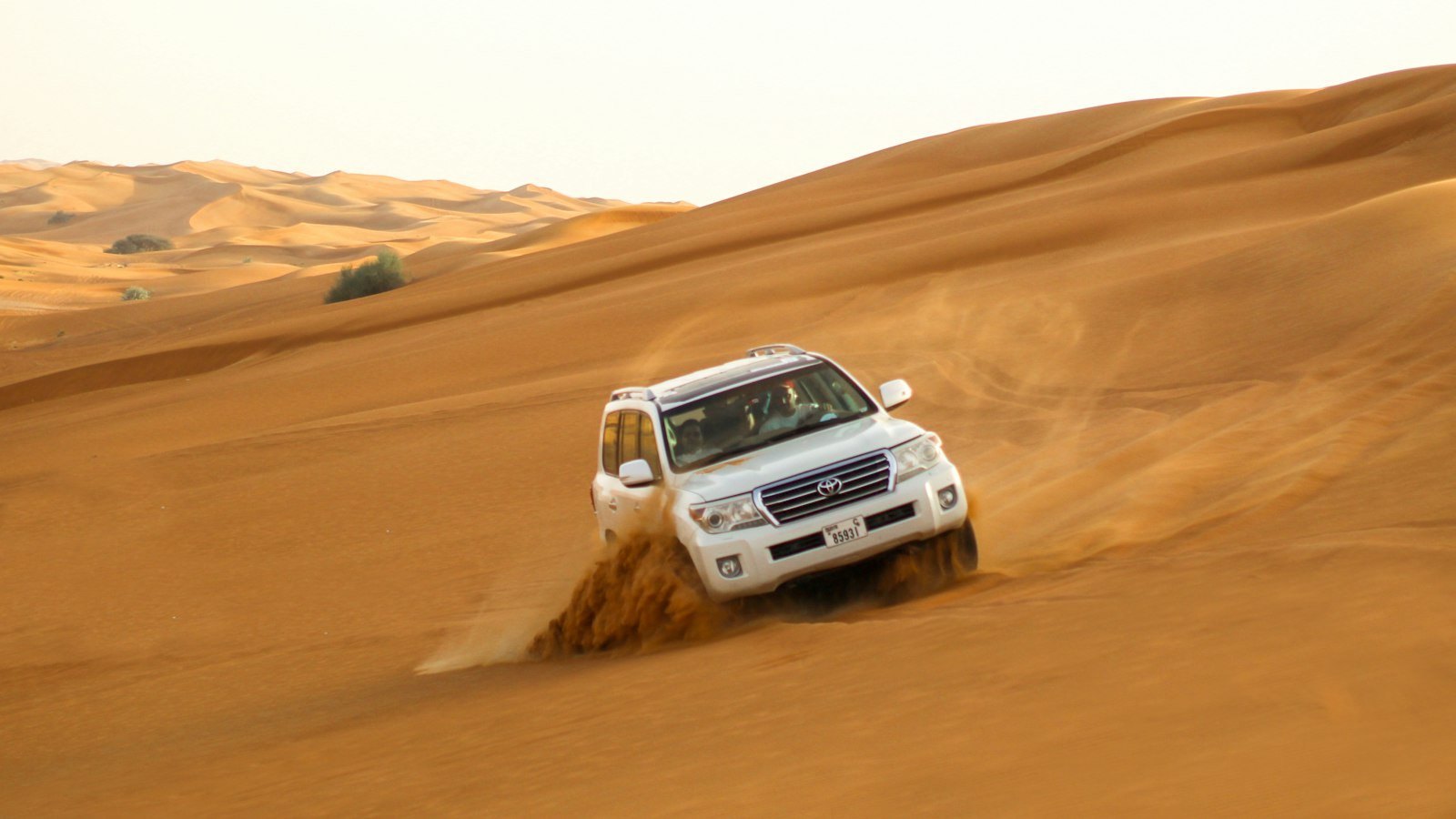 Woestijnsafari met duinen bij zonsondergang bij Dubai