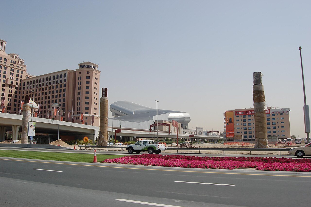 Besneeuwde binnenpiste van Ski Dubai in de Mall of the Emirates